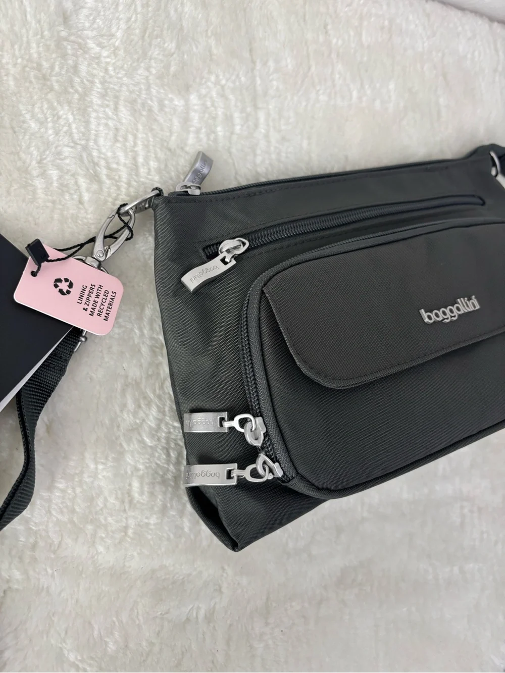 Baggallini handy exterior
